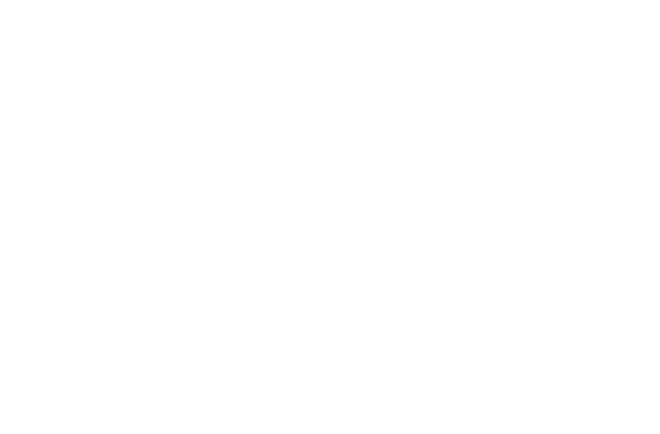 Une vue rapprochée d'une feuille de papier blanc avec des lignes horizontales grises