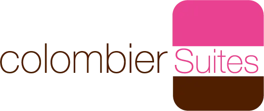 Logo de "colombier Suites" avec le mot "colombier" en brun et "Suites" en rose sur fond beige et brun