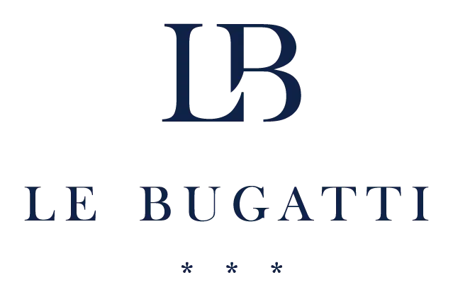 Logo composé des lettres "LB" en grand, suivies de l'inscription "LE BUGATTI" en plus petit, avec trois astérisques en dessous