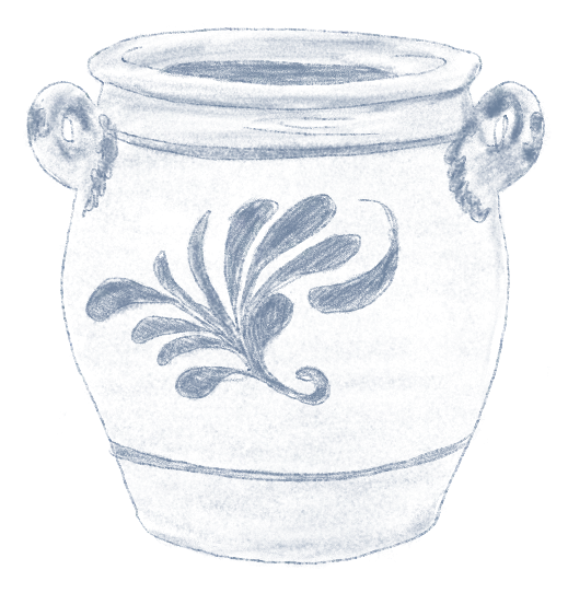 Un vase en céramique blanc avec des motifs floraux bleus et des anses de chaque côté